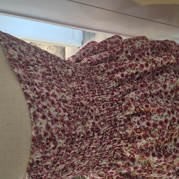 Floral Strapless Ruffle Dress So Adorable  . - Picture 4 of 4